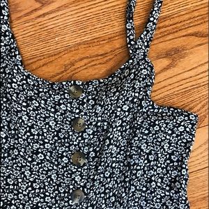 American Eagle floral romper w buttons (&pockets!)